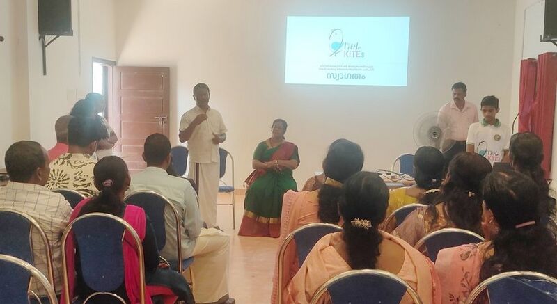 പ്രമാണം:34013ai class parents26e.jpg