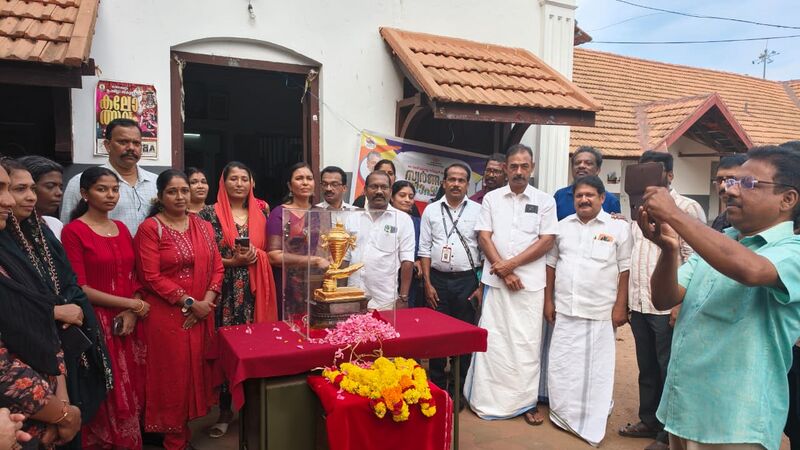 പ്രമാണം:36045gold cup3.jpg