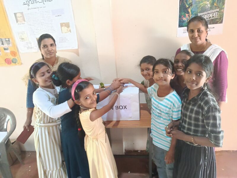 പ്രമാണം:38102 pen box.jpg