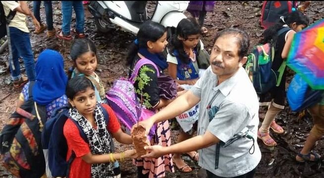 ഫലവൃക്ഷത്തൈ വിതരണം