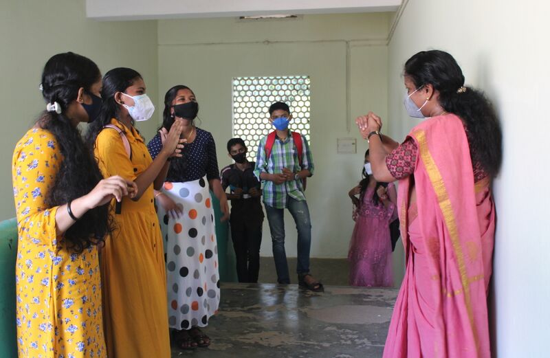 പ്രമാണം:BS21 TVM 44050 3.jpg