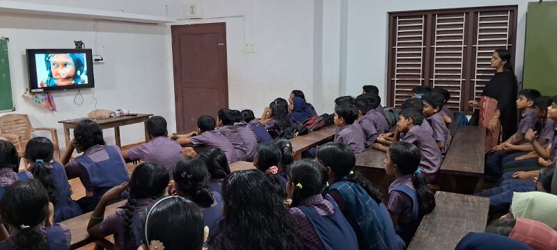 പ്രമാണം:13846 hightech classroom.jpg