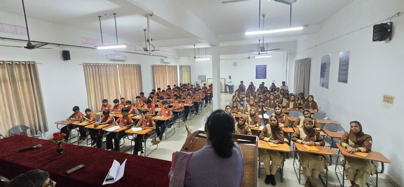 പ്രമാണം:19112 LK INDUSTRIAL VISIT 2025-3.jpg