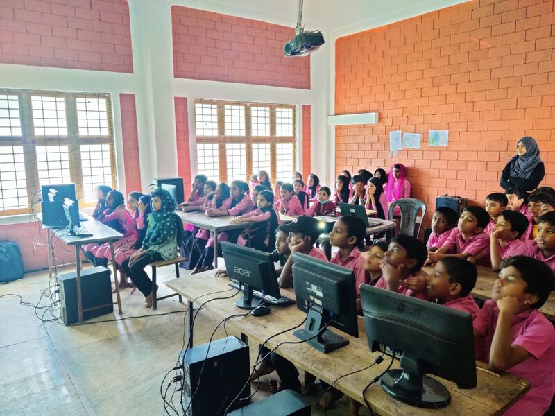 പ്രമാണം:19373-HITECH COMPUTER.jpg