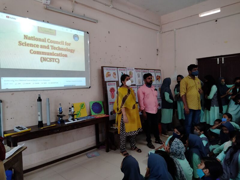 പ്രമാണം:19441-science fair5.jpg