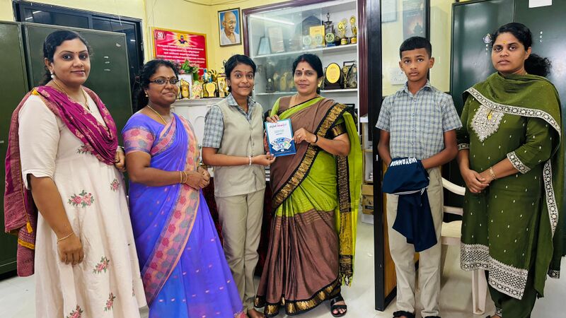 പ്രമാണം:21060 LK ACTIVITY BOOK.jpg