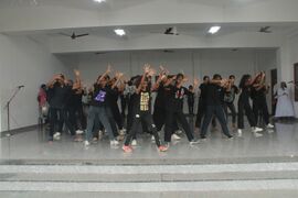 ഫ്ലാഷ് മോബ് അവതരിപ്പിക്കുന്ന കുട്ടികൾ