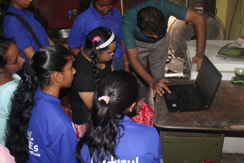 പ്രമാണം:34024 lk it@home 2.jpg