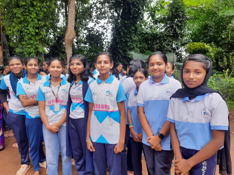 പ്രമാണം:42042 KITES AUG 15.jpg