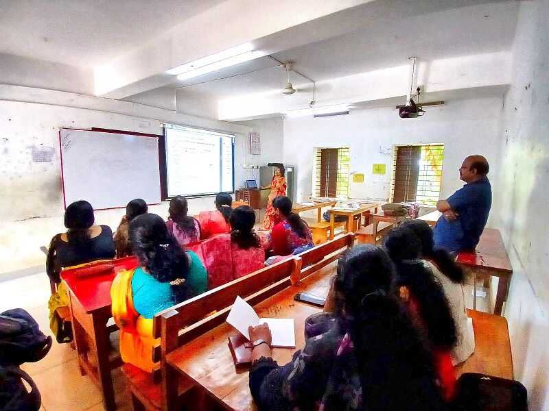 പ്രമാണം:43078-samagraplus training.jpg