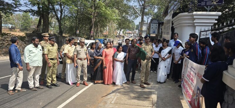 പ്രമാണം:44018 vc 2.jpg