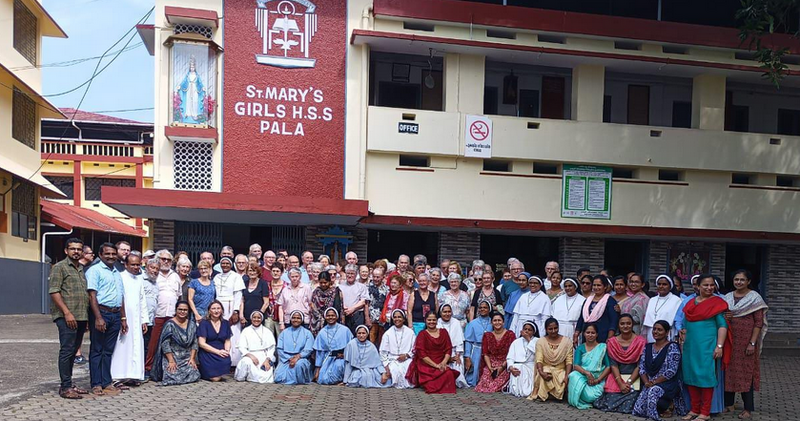 പ്രമാണം:St.Mary's Pala Staff.png
