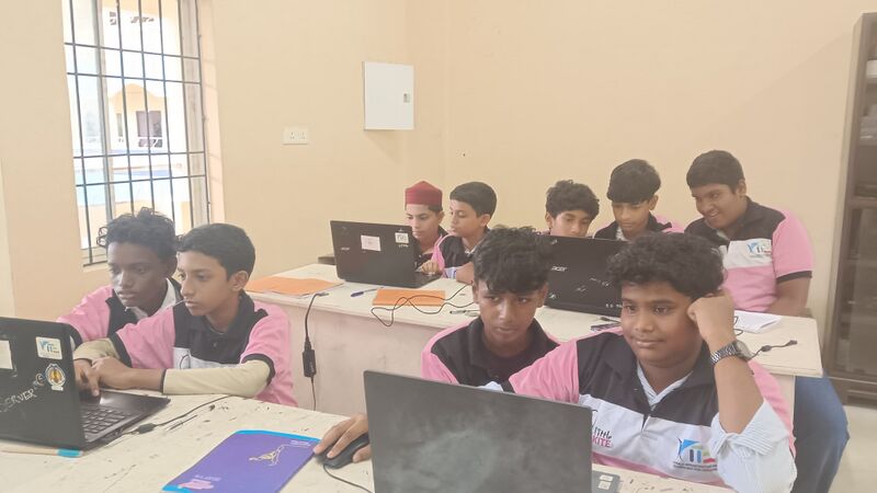 പ്രമാണം:ലിറ്റിൽ കൈറ്റ്സ് ക്യാമ്പ്‌ .jpg