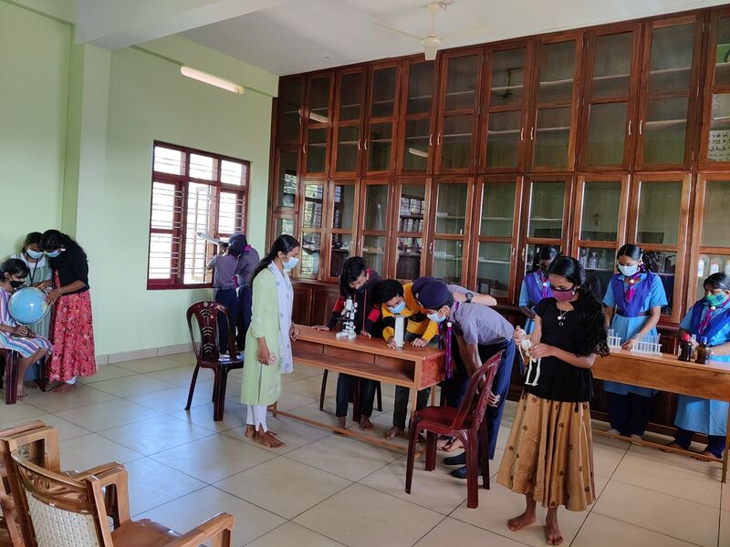 പ്രമാണം:15462 8 lab.resized.jpg