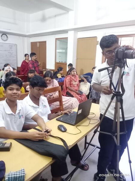 പ്രമാണം:17015-LK KALOLSAVAM.jpeg