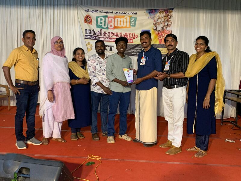 പ്രമാണം:19808-poorva-vidyarthi (1).jpg