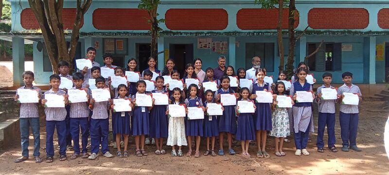പ്രമാണം:21098 SUBJILLA SCIENCE FAIR WINNERS.jpg