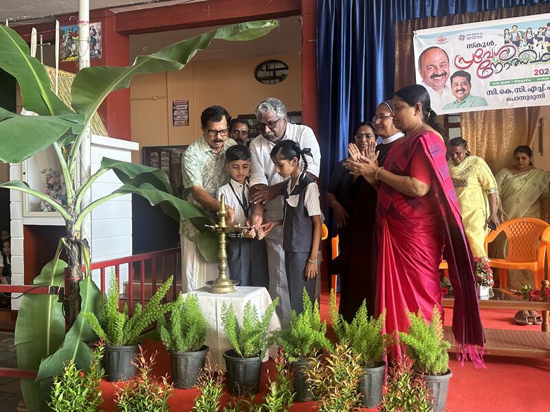 പ്രമാണം:26059-Praveshanolsavam2026-5.jpg