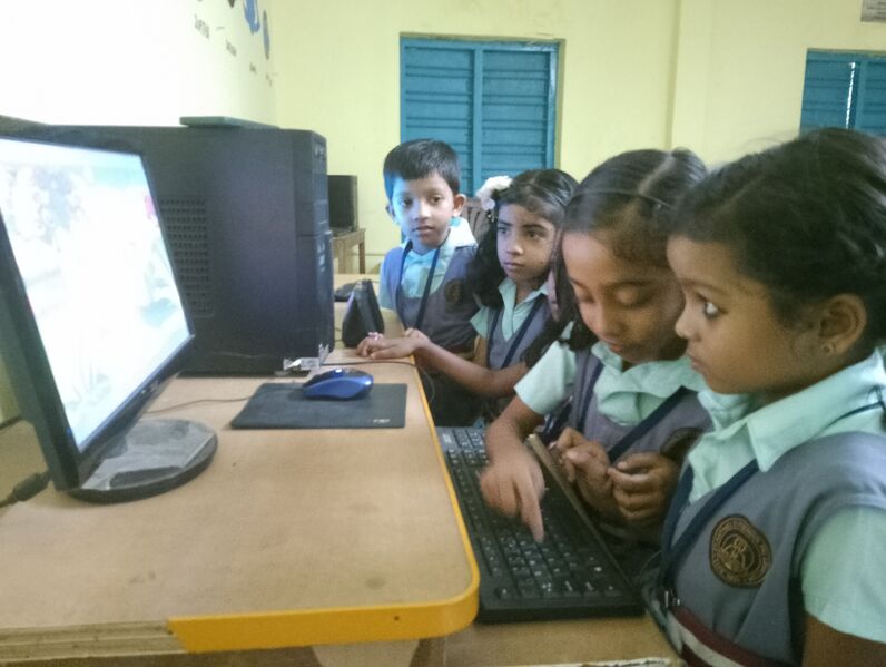 പ്രമാണം:26227 hitech computer lab.jpg