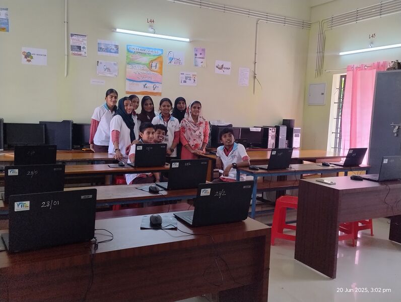 പ്രമാണം:36015 LK Model team.jpg