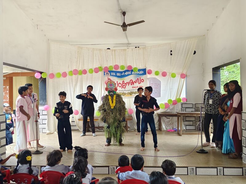 പ്രമാണം:42548 padanothsavam.jpg