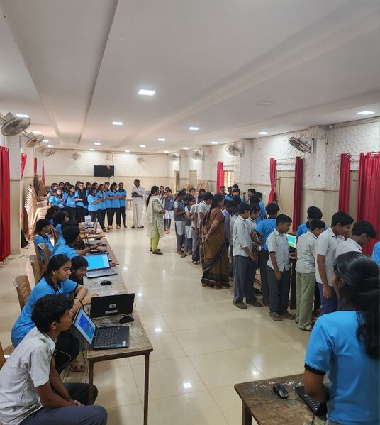 പ്രമാണം:13034 robofest1.jpg