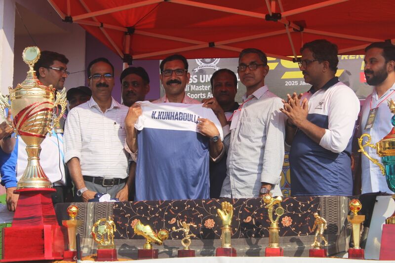 പ്രമാണം:16042 FSL25 Jersey launching.JPG