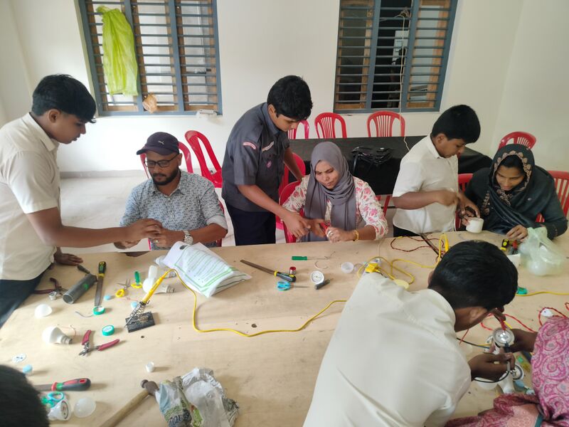 പ്രമാണം:19009-LED REPARING CAMP -ENERGY CLUB.jpg