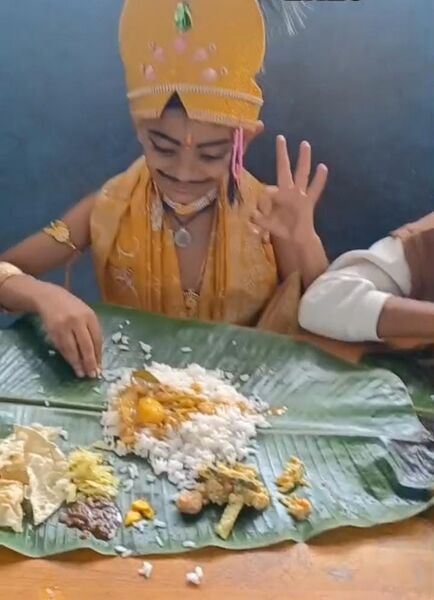 പ്രമാണം:19826 onam j.jpeg