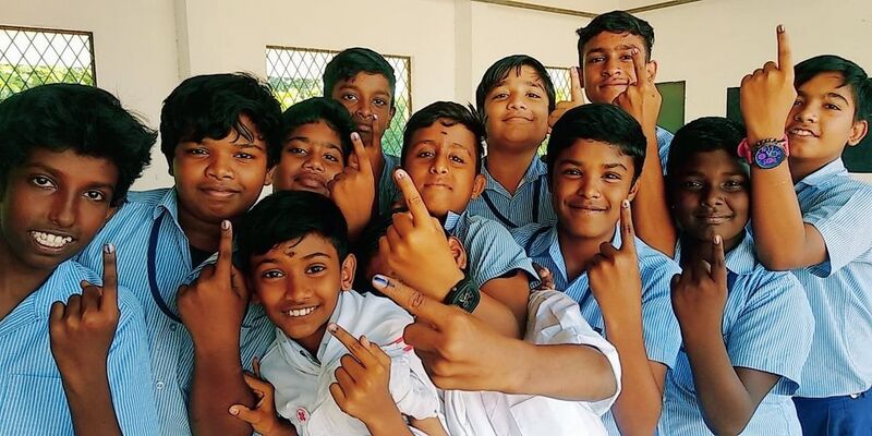 പ്രമാണം:21060-NJANGAL VOTT.jpg