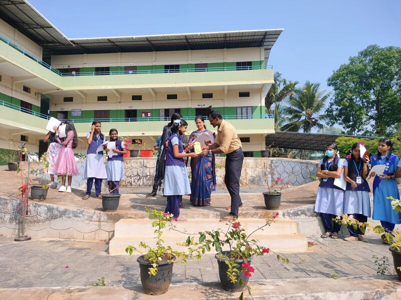 പ്രമാണം:22071 tsr lkprice distribution.jpg