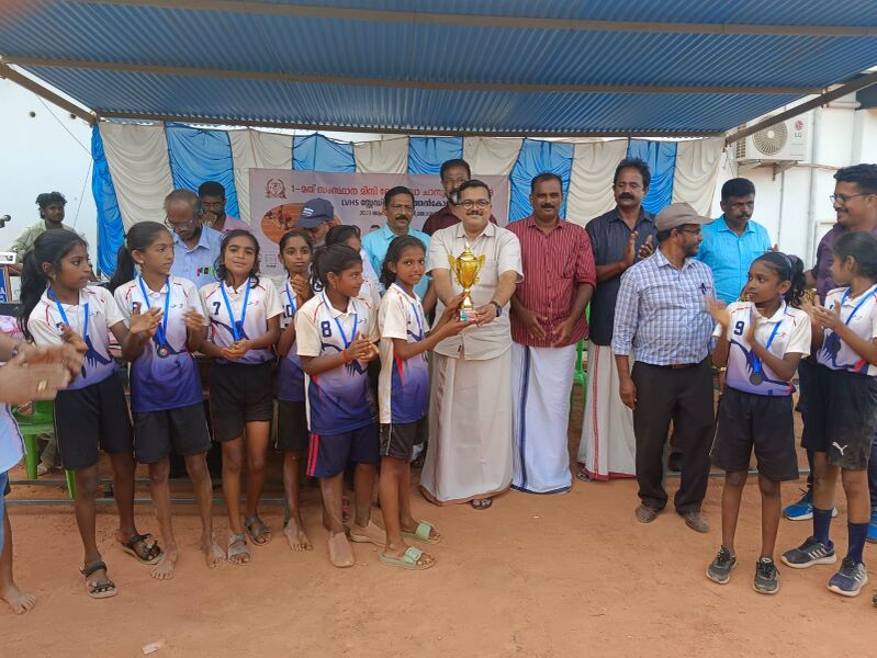 പ്രമാണം:34024 23-24 Kho kho.jpg