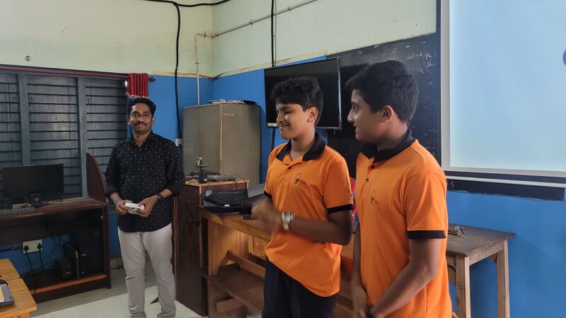 പ്രമാണം:420266 Schoolcamp1 2.jpg