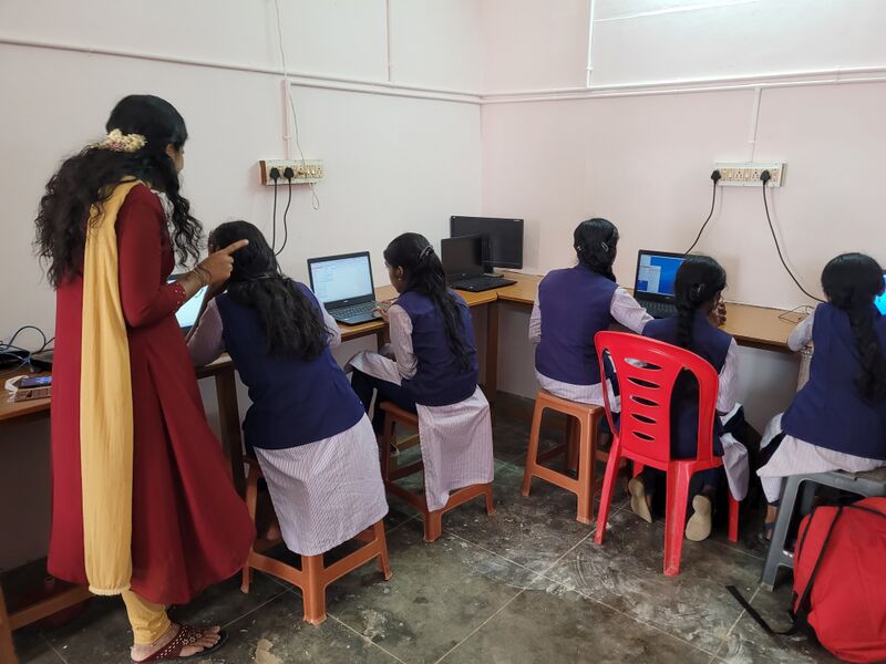 പ്രമാണം:43002-Hightech Lab5.jpg