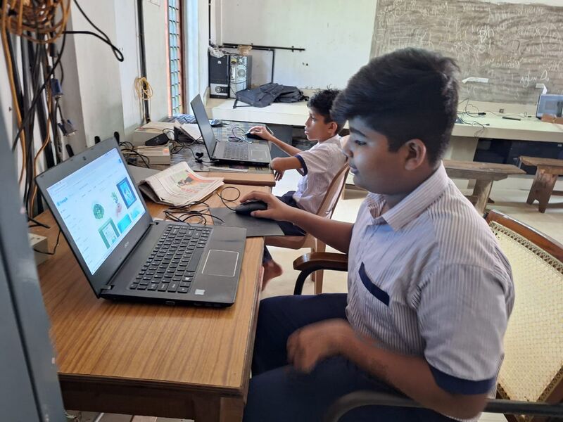 പ്രമാണം:Lhss 35055.jpg