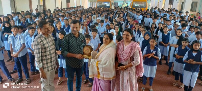 പ്രമാണം:12069 cleancampus 10.jpg