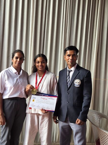 പ്രമാണം:12069 karatte 1.jpeg