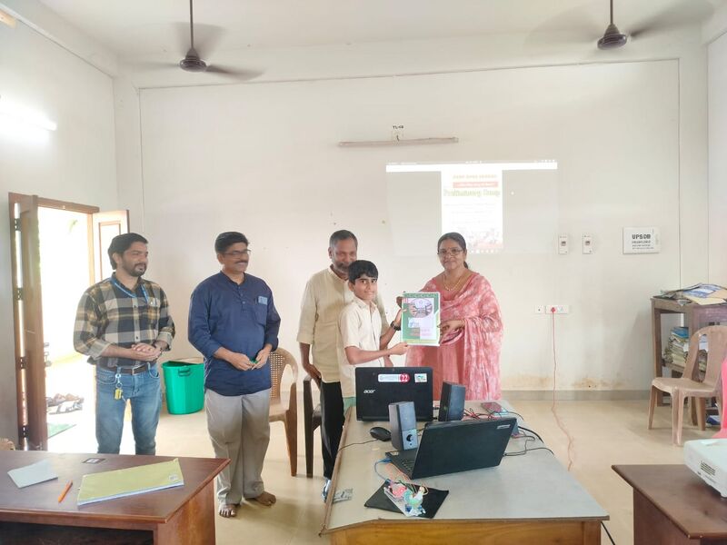 പ്രമാണം:14022 workbook.jpg