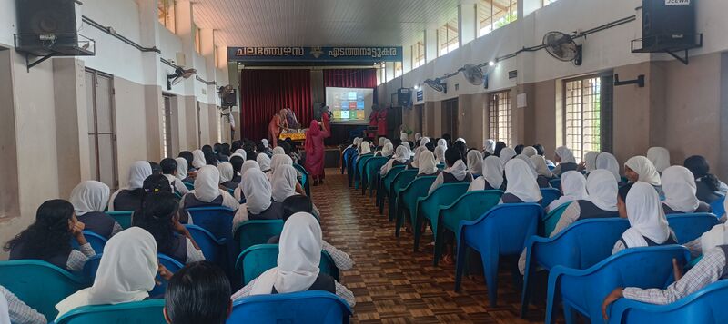 പ്രമാണം:21096 awareness to students.jpg