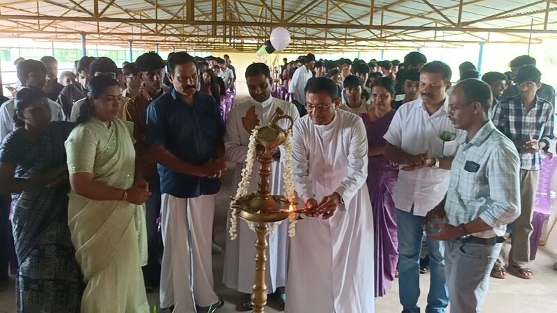 പ്രമാണം:24021-Merit Day 2025.jpg