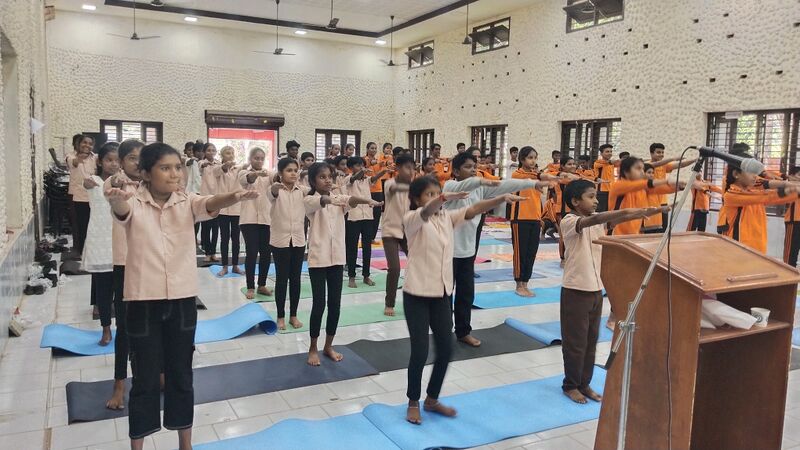 പ്രമാണം:36064 yoga2.jpg