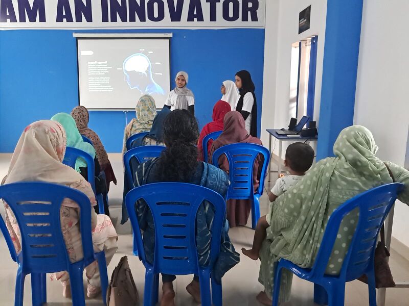 പ്രമാണം:47064 AI Parents1.jpeg