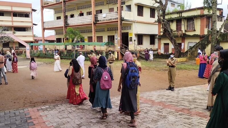 പ്രമാണം:BS21 PTA 38055 5.jpg