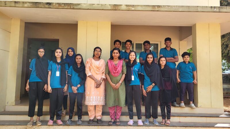 പ്രമാണം:Members 44059.jpg