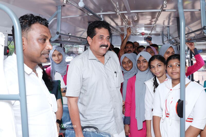 പ്രമാണം:21096-pravesanothsavam -5.jpg