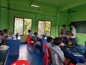 25068 camera training to other students by LK students 3.jpg