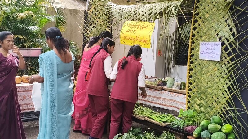 പ്രമാണം:33025-friday market.jpeg