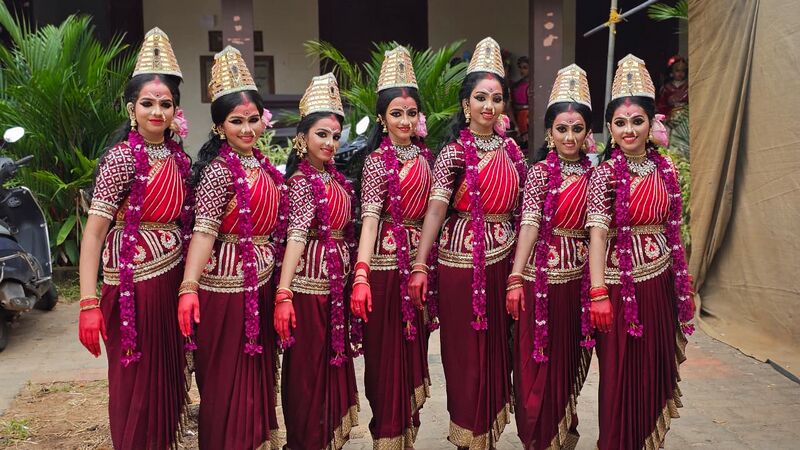 പ്രമാണം:34024 Group dance kalolsavam.jpg