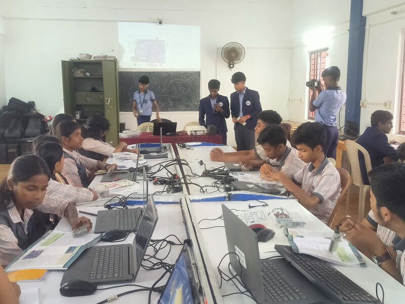 പ്രമാണം:36026 std10robotics2.jpg