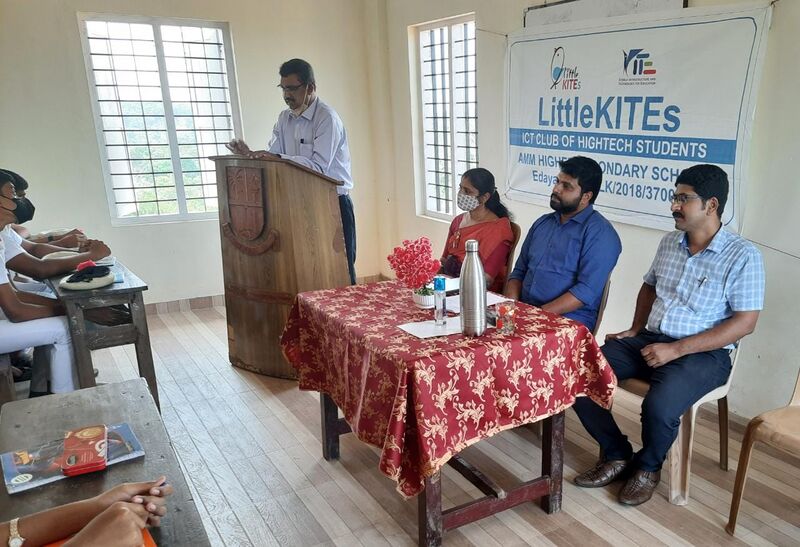 പ്രമാണം:37001 lkcyberawarenessclass.jpeg